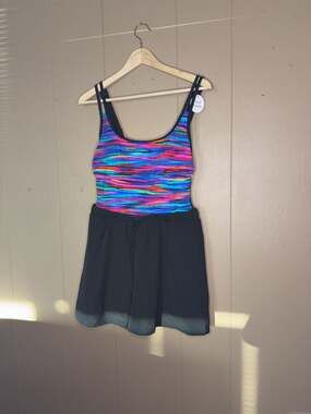Mimi Flamingo Shape Solver Sport Skirted 1PC Runaround Swimsuit Size 10